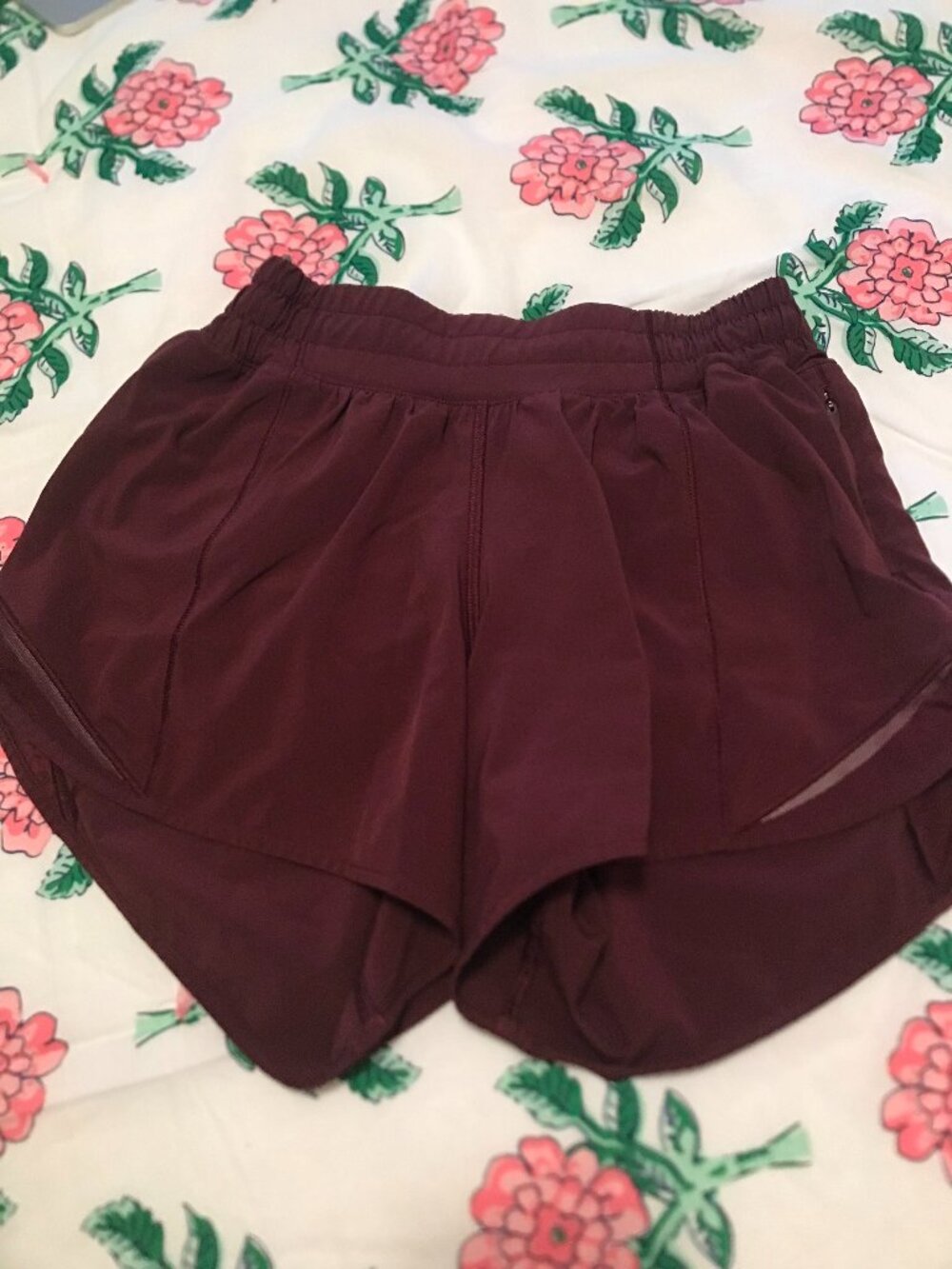 Maroon lululemon hotty-hots size 2 low-rise 2.5